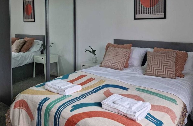 Work-friendly 4-bed in Coventry