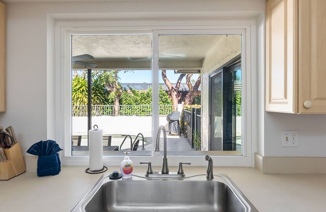 Charming Marco Island Home, Heated Pool, Near Goodland & Shopping