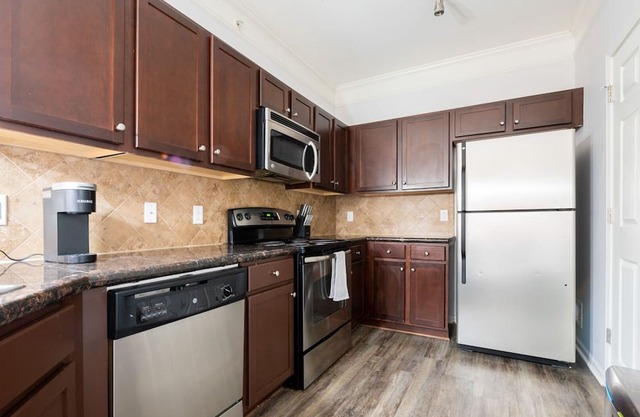 Modern Apartment in Prime Location (ID5223X32)