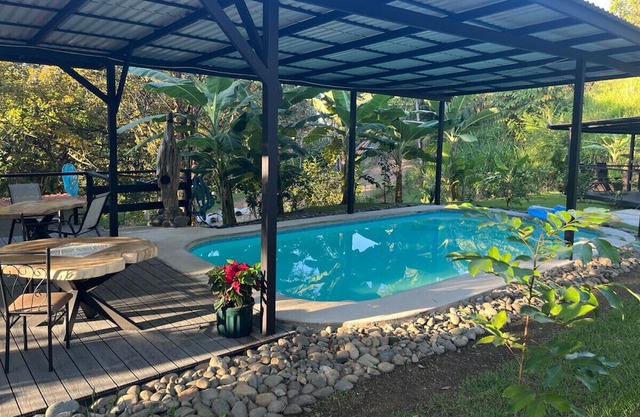 Modern Jungle Cabana#5 - 1 Bedroom Queen bed & private bathroom, close to beach