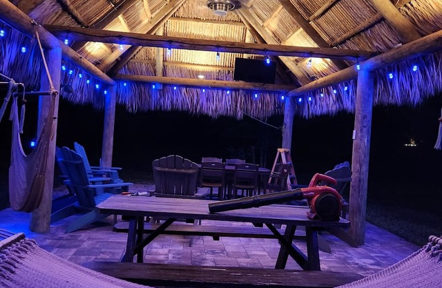 Cozy Waterfront Cottage w/ hot tub, dock & tiki