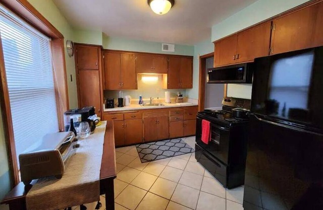 Cozy 2-Bdrm aprtmnt in Wauwatosa