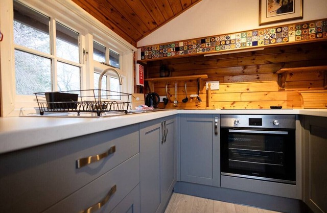Charming 2 Bed Cozy Log Cabin Retreat in Snowdonia
