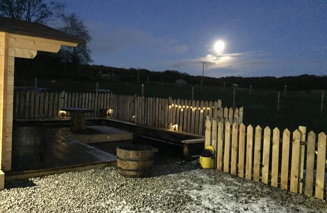 Cosy 1-Bed Farm Stay Cabin