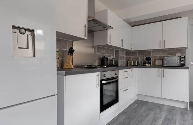 Sunbeam Cottage Close to town, free parking, free wifi and games console