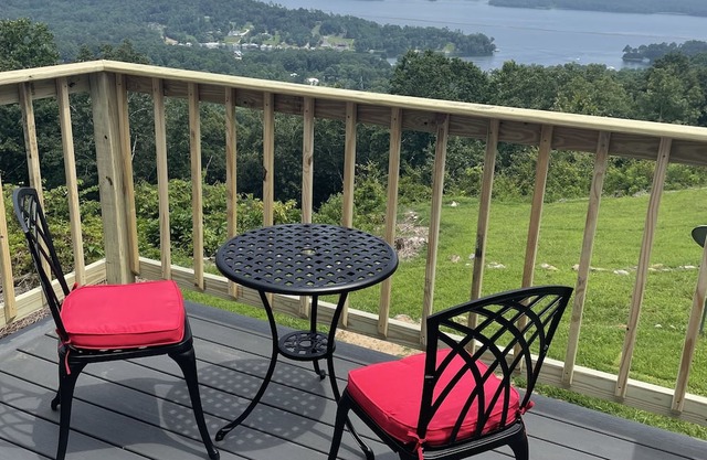 Cozy and private villa overlooking Lake Guntersville