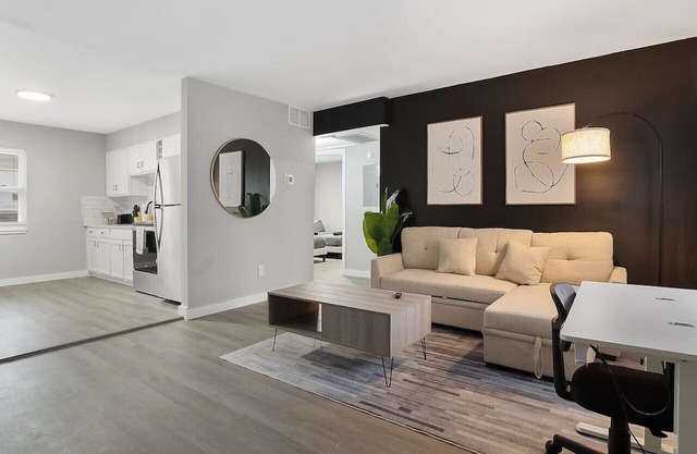 Upscale King 3 Bed Suite—Mins to Downtown Raleigh!