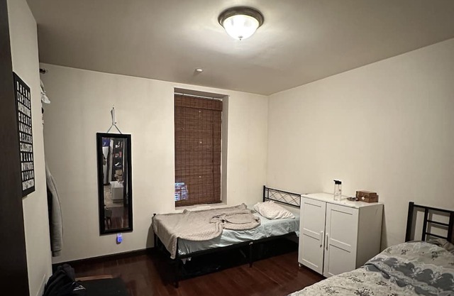 Cozy room in old city! 5 minutes famous restaurants and historical places!