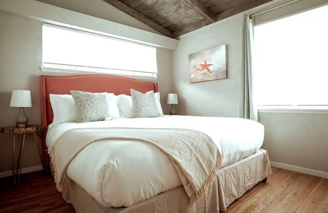Hendry's Beach Hilltop Hideaway