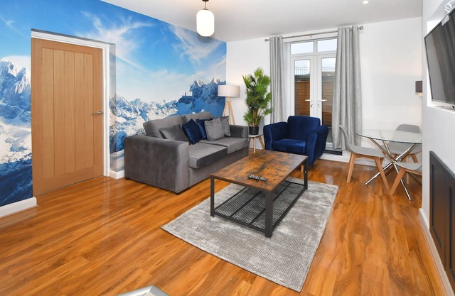 Stylish 2-bedroom apartment with TV,Wi-Fi and washer in Stoke-On-Trent.