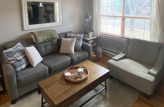 Charming Park Hill Townhouse! Great walkability!