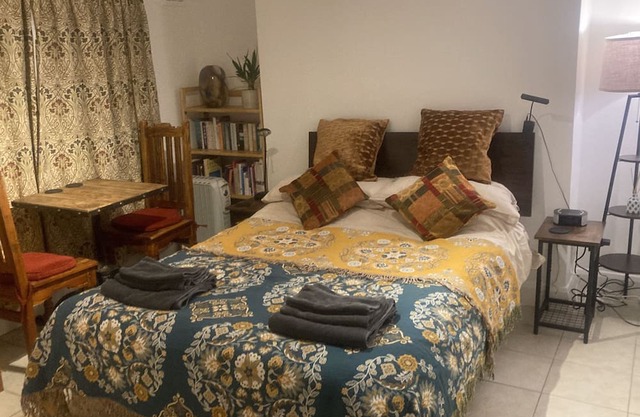 Private studio in vibrant Angel, Islington, zone 1