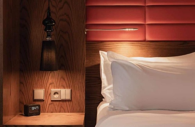 Experience Opulent Stay in The Hague - 3 Spacious Rooms & Exceptional Location