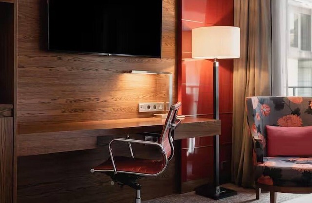 Business & Leisure Amenities Combined. Complimentary Facilities & Fitness Center