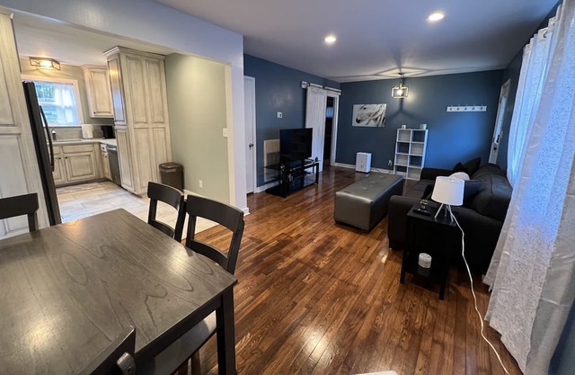 Cozy, Pet Friendly 2-bedroom house in Chattanooga with Backyard