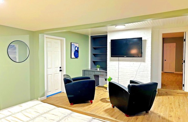 Cozy, Inviting Studio in Tulsa!