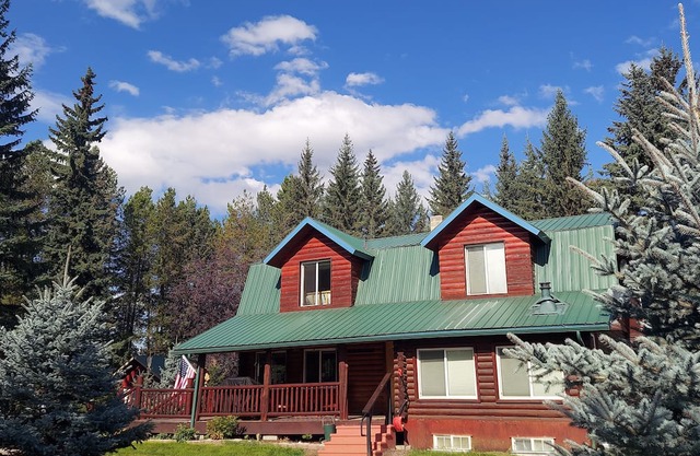 Fabulous Whitefish Cabin 7 mins. from downtown Whitefish. 30 mins from Glacier
