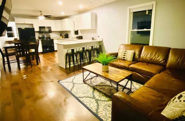 Friends & Family Oakwood-Kettering, UD Home 2Bd2Ba