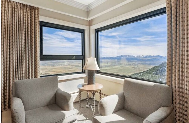 15 hot Tubs + Pool! Private Gondola! Free Parking