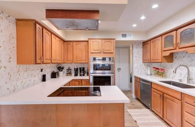 Lux Hot Tub Retreat - 6 Min to Old Town Scottsdale