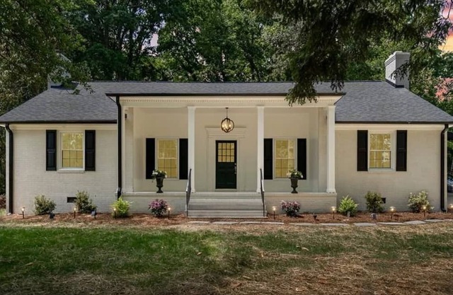 Charming and Spacious 5-Bedroom House in the Heart of Burlington