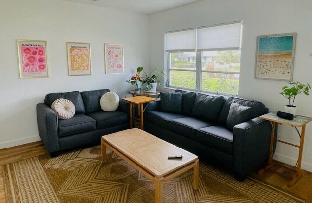 Bonita Shores Bungalow - Bonita Springs, FL - 1.5 miles to Famous Gulf Beaches!