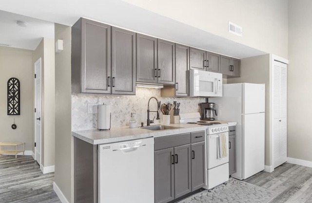 Adorable Fall Creek Condo – Updated 2 BDR Just 10 Min to Table Rock Lake!