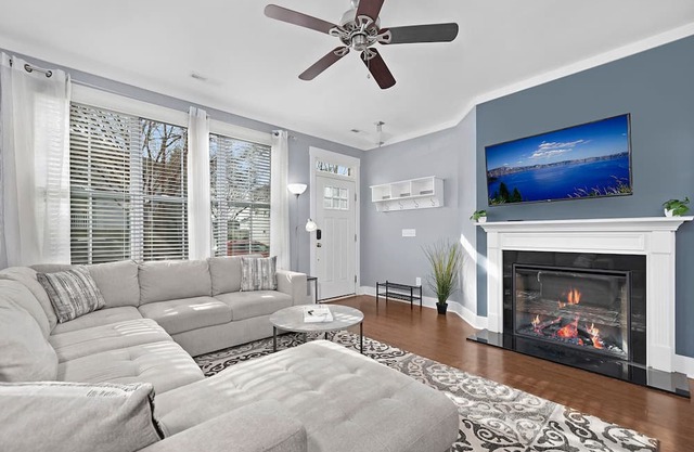 Charming 2 BR, 2 BA in Heart of Charlotte!