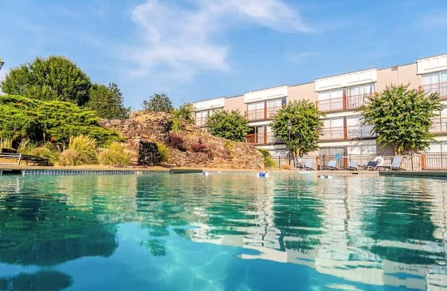 This apartment is a 1 bedroom(s), 1 bathrooms, located in Chattanooga, TN.