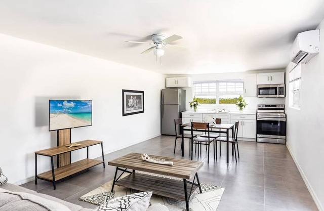 NEW Tropical Couples Retreat, Steps to the Beach