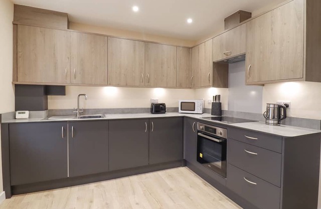 21B SAVILLE ROAD, country holiday cottage in Walton-On-The-Naze