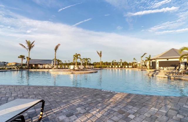 🥇 Lovely 2bd condo with lanai overlooking golf course (CH1060)