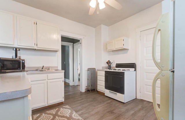 Cozy Bohemian 1 bedroom in a 3 bedroom house in beautiful Little Italy.