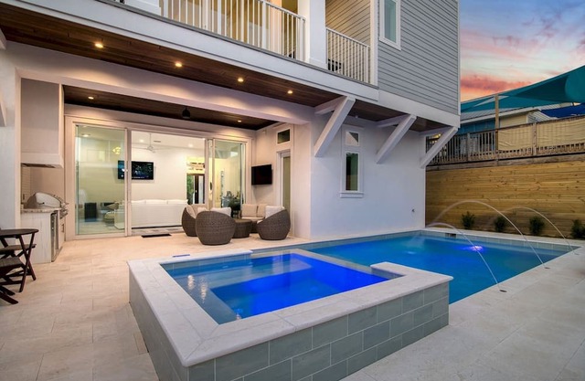 Book Now for Summer! Gulf Views! Private Pool and Spa! Golf Cart!