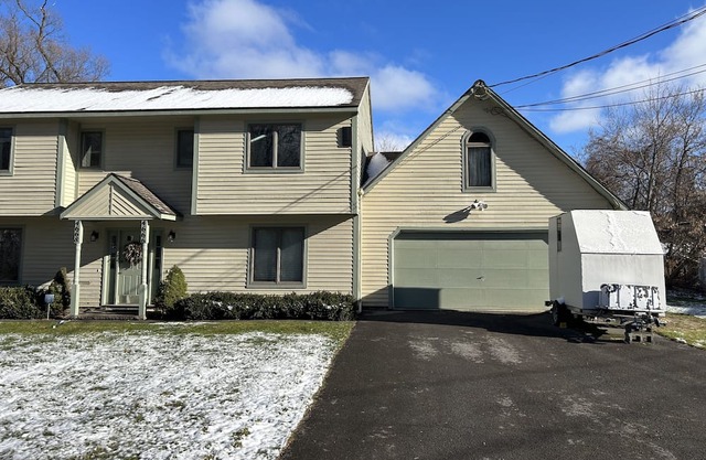 2 Bedroom Apartment, Very Quiet, on a Scenic Creek in Manlius