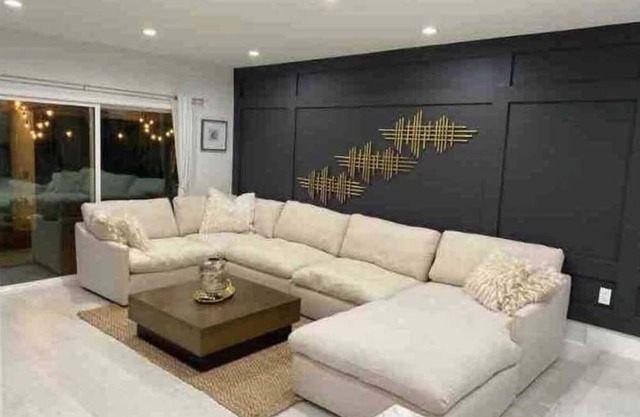 Newly remodeled house , gated, big yards, with guesthouse