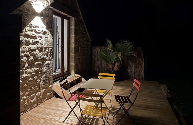 Cottage "Gîtes d'Izel N°2" with Private Garden & Wi-Fi