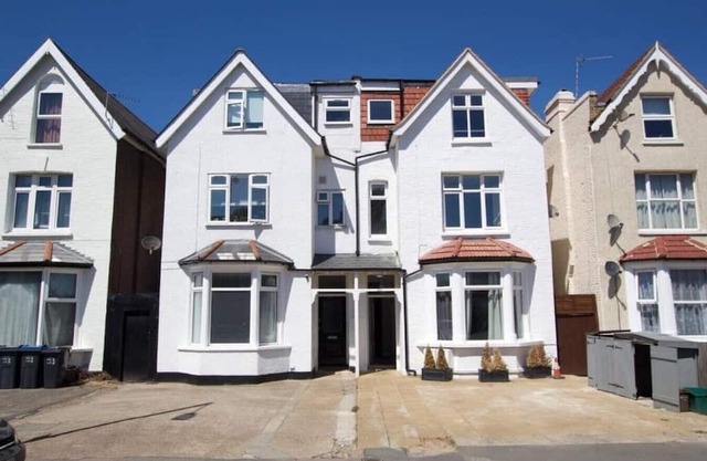 Wonderful 3 bed 208 QueensFlat 1