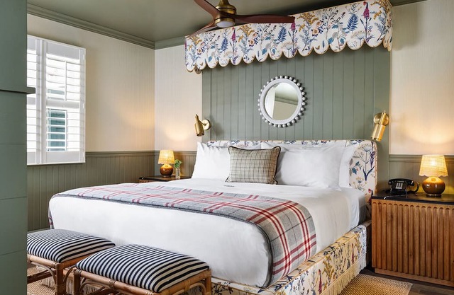 Free Bfast, Pets Allowed, 3 Suites Double Fireplace at Le Petit Pali at 8th Ave!