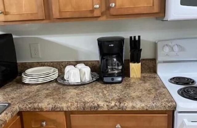 This is a beautiful 2 bed 2 bath condo located in a very safe and strategic ar