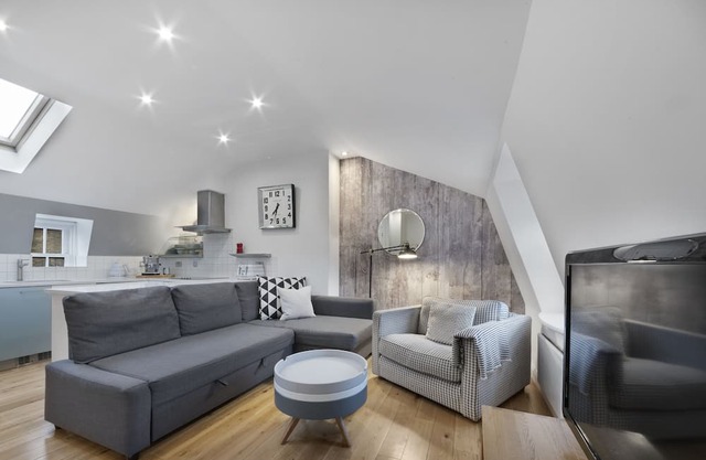 King's Cross Penthouse by MoreThanStays