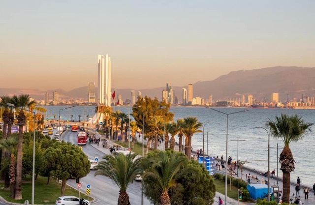 Missafir Flat with Sea View near Karsiyaka Coast