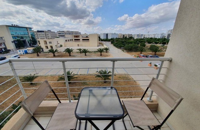 Prestige: Luxurious 120m2 next to UN offices Lac2