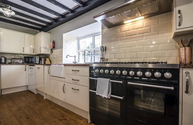Barn Conversion - Hot Tub - Penally - Tenby