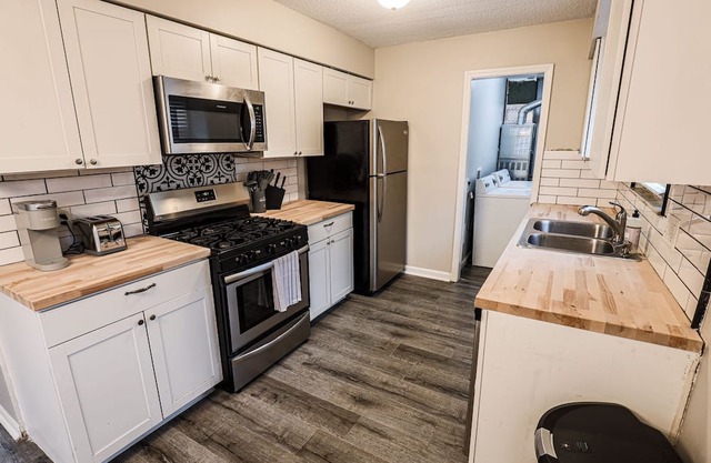 Cozy Stay Near Uni of Indy, 10 min to Downtown