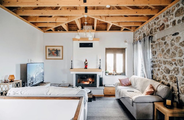 A villa in the mountains with all amenities super close to great hiking tails