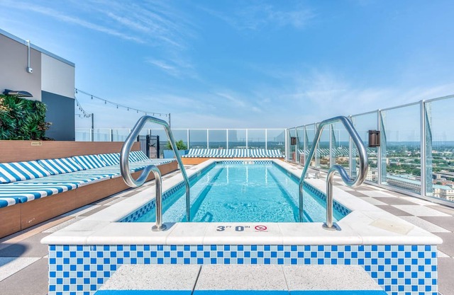 Spacious 2BR/2BA | CozySuites w/sky pool, gym! 28