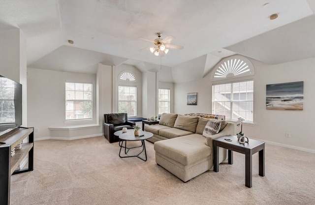 Spacious & Beautiful Sleeps 10 people!