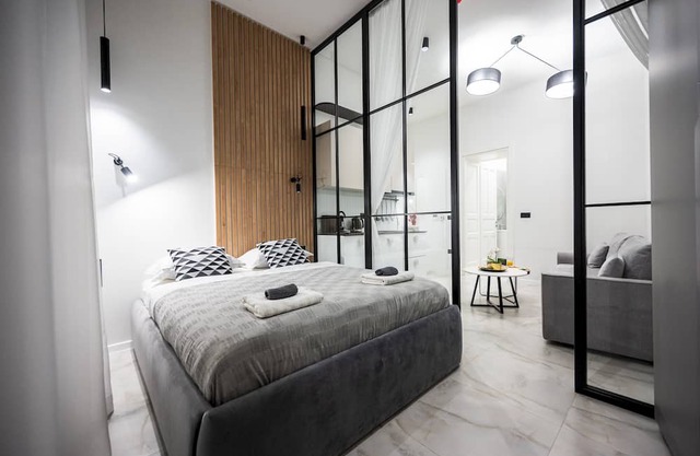 140 SQM Apartment with 4 units - GREAT FOR GROUPS