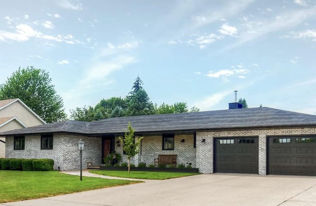 Updated 5 Bedroom Ranch 7 minutes from Seven Oaks, 15 minutes from ISU Campus